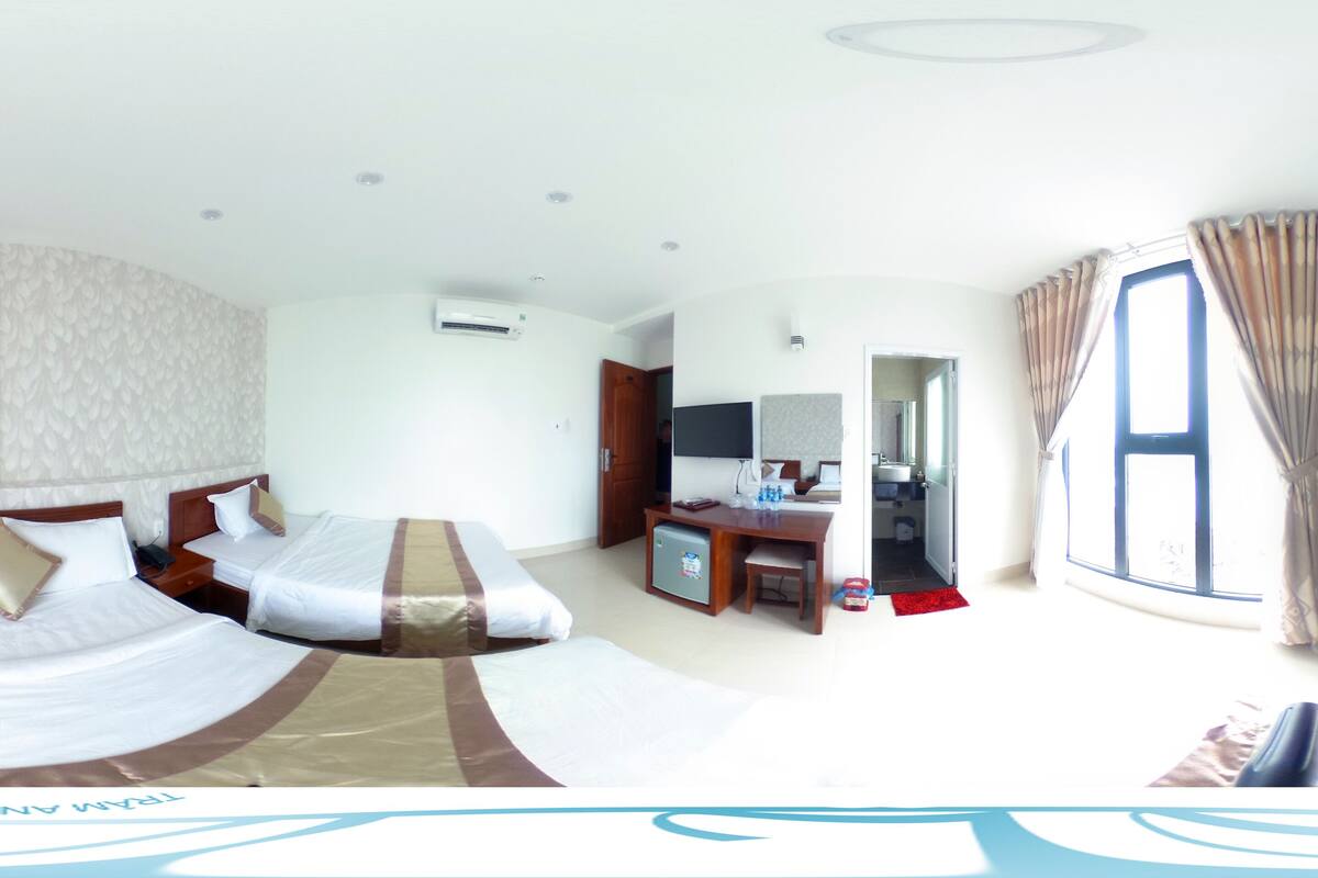 Kamar Triple, pemandangan laut | Minibar, meja kerja, kedap suara, dan Wi-Fi gratis