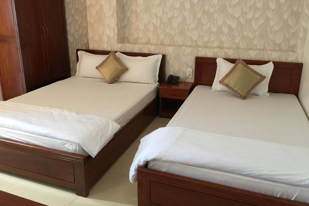 Minibar, meja kerja, kedap suara, dan Wi-Fi gratis