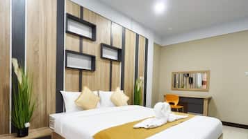 Desk, blackout curtains, free WiFi, bed sheets