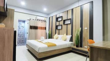 Escritorio, cortinas blackout, wifi gratis y ropa de cama