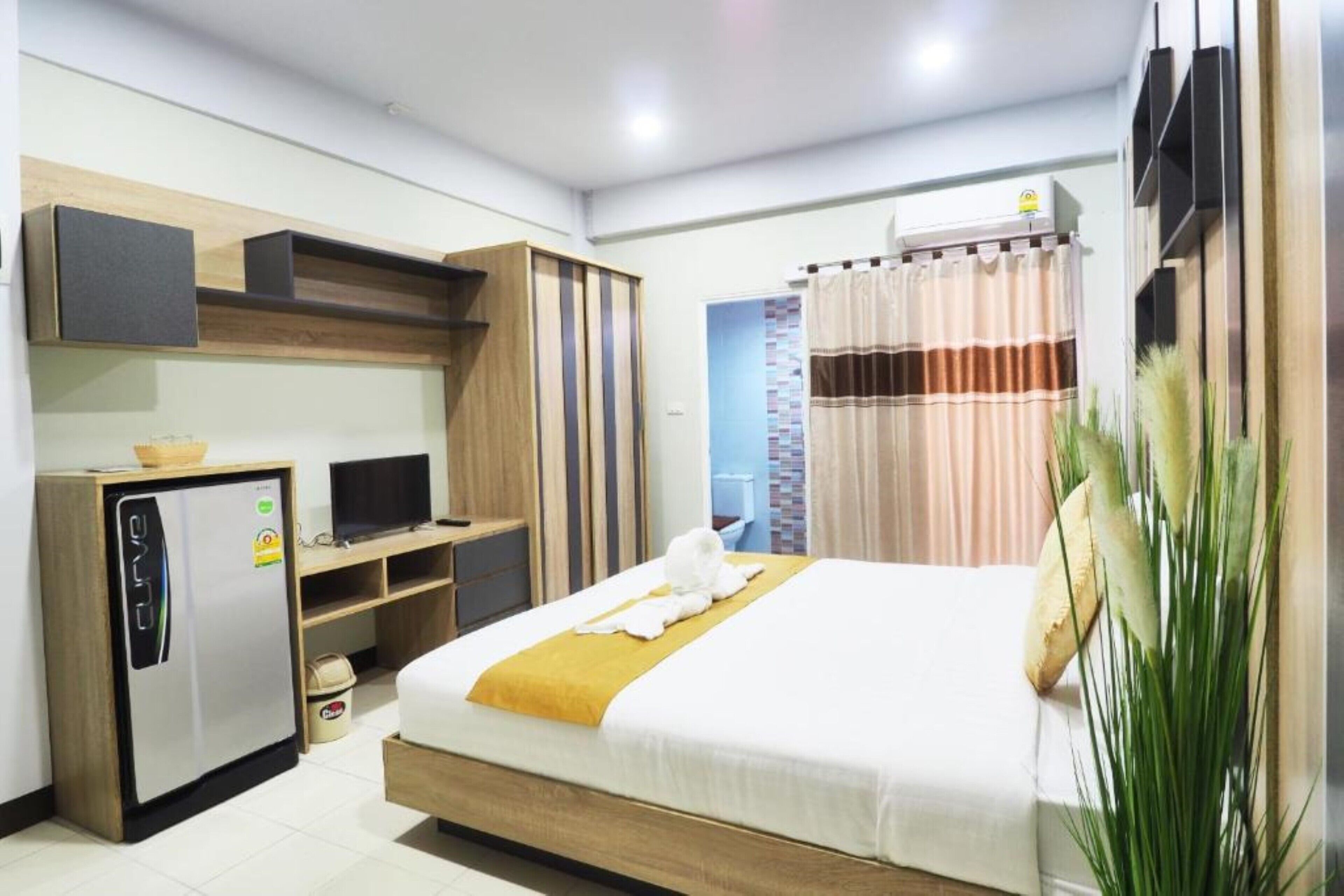 desk, blackout curtains, free wifi, bed sheets