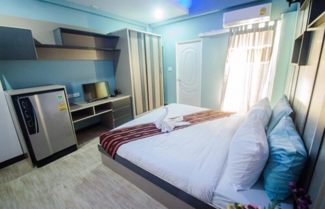 Skrivebord, blendingsgardiner, wi-fi (inkludert) og sengetøy