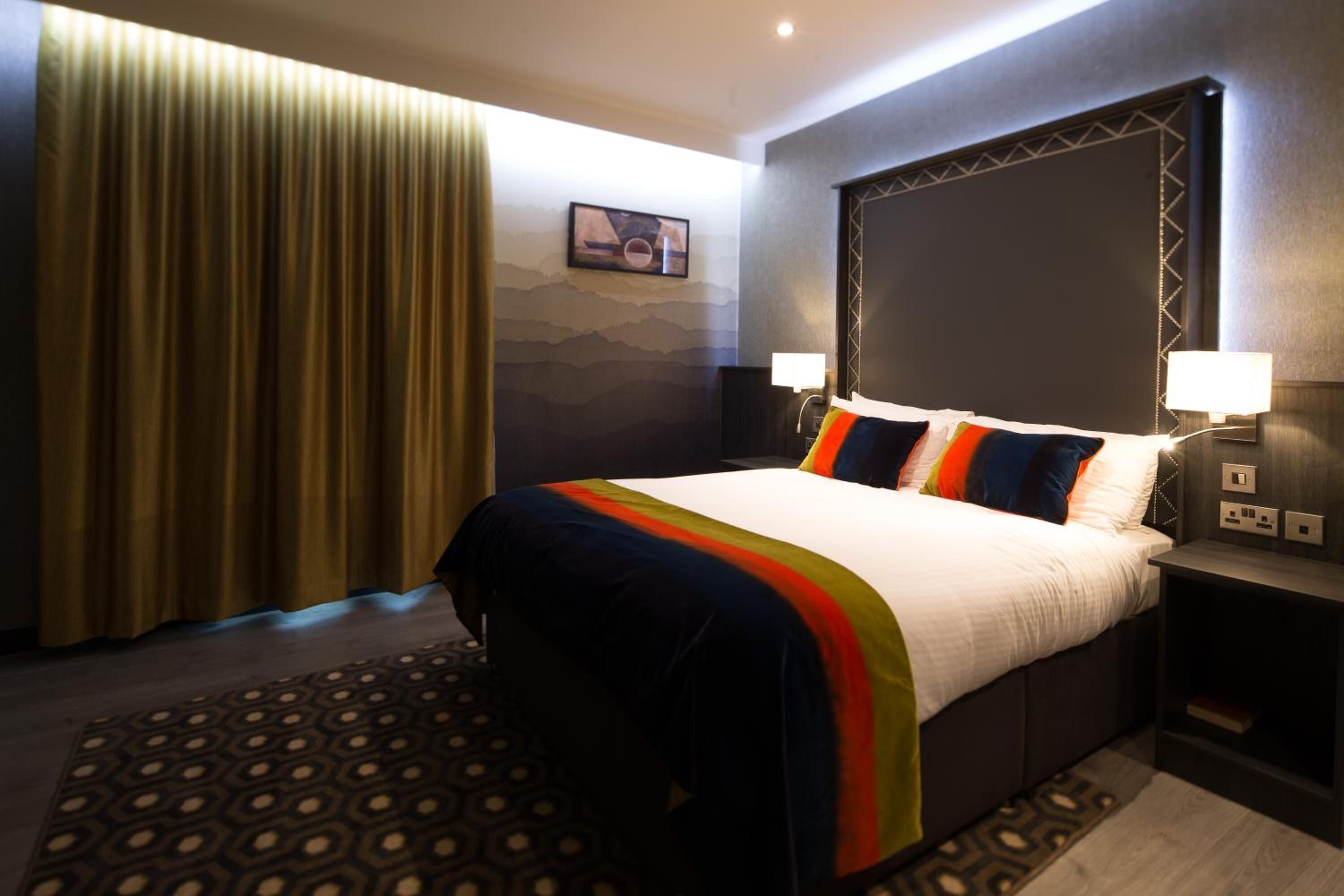 Premium bedding, desk, blackout curtains