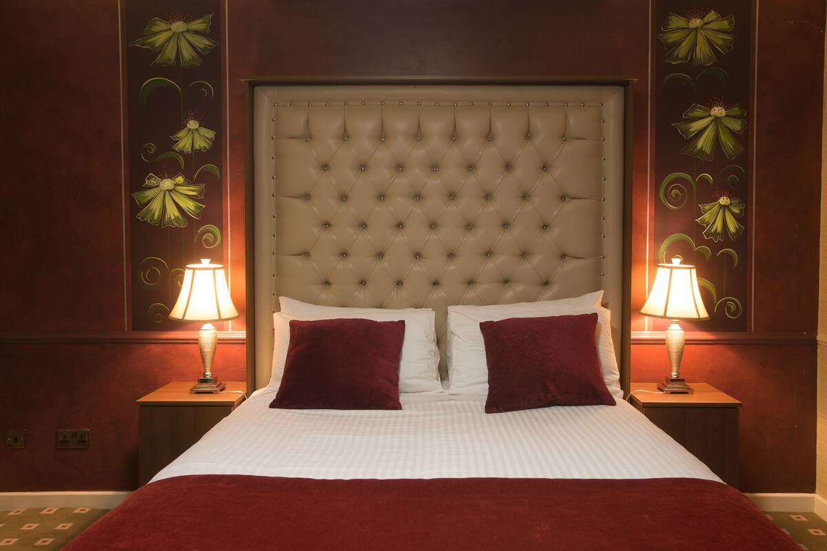 Premium bedding, desk, blackout curtains