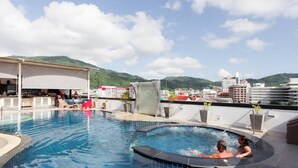 Outdoor pool - Absolute Bangla Suites (Patong)