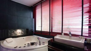 Bathroom - Absolute Bangla Suites (Patong)