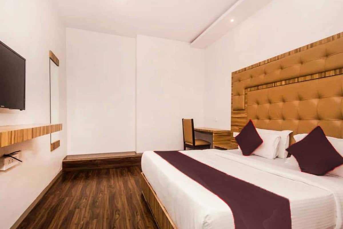 Deluxe Double Room | Individually decorated, desk, free WiFi