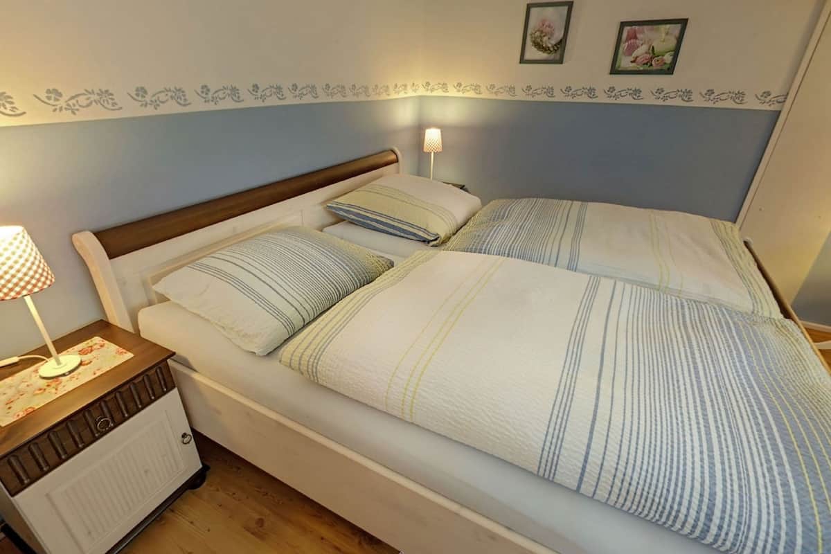 Camera doppia | Biancheria da letto ipoallergenica, una scrivania, Wi-Fi gratuito