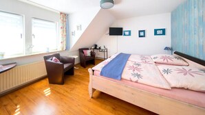 Hypo-allergenic bedding, desk, free WiFi, bed sheets - Wegeners Landhaus (Uelzen)