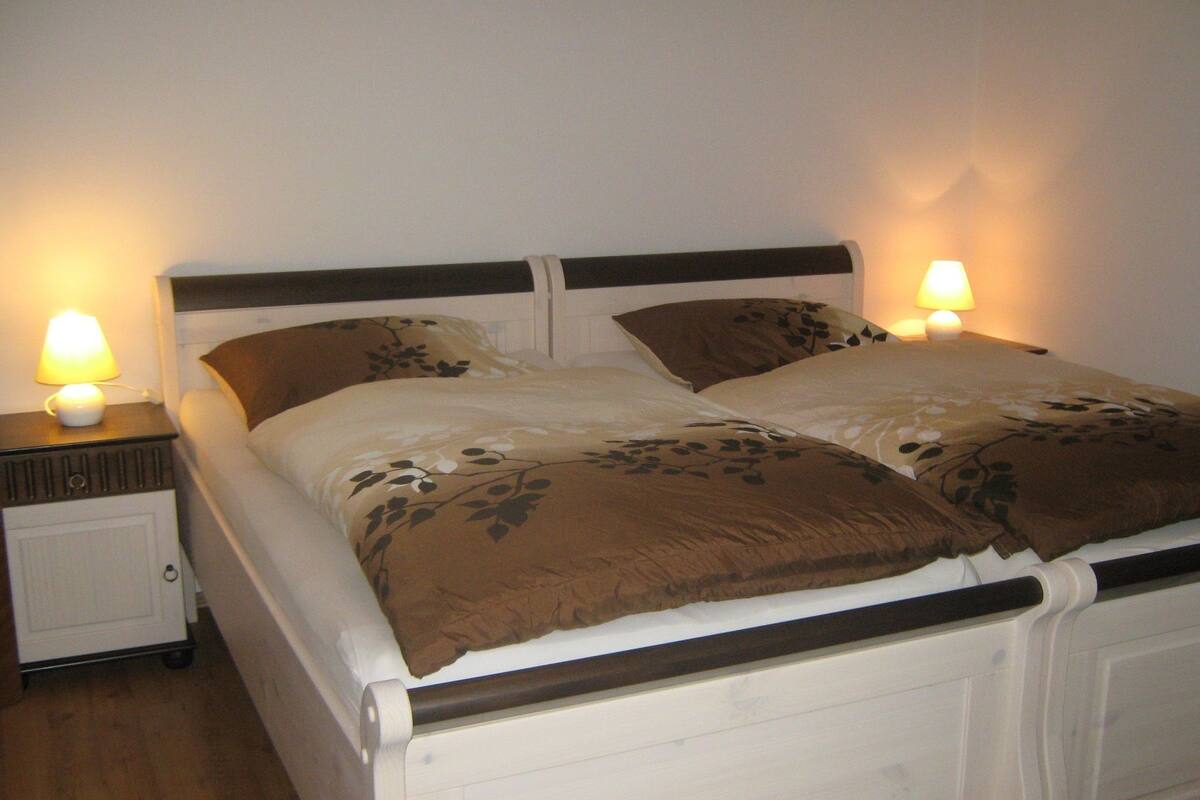 quadruple room | hypo-allergenic bedding, desk, free wifi, bed sheets