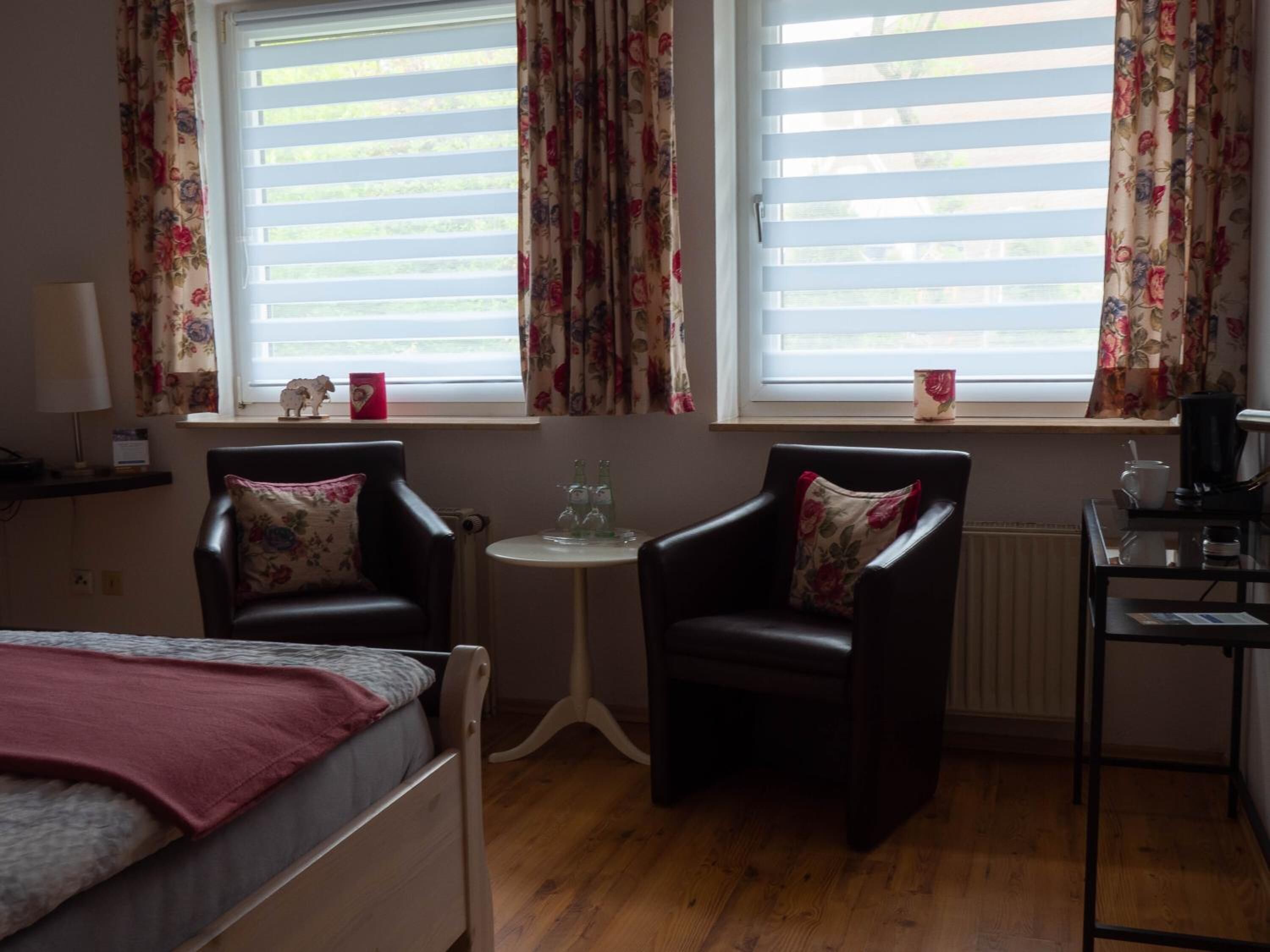 hypo-allergenic bedding, desk, free wifi, bed sheets