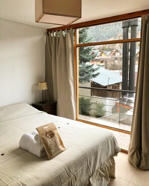 1 bedroom, premium bedding, down duvets, individually decorated - Moderno Departamento Céntrico en SMA (San Martín de los Andes)