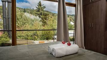 1 bedroom, premium bedding, down duvets, individually decorated