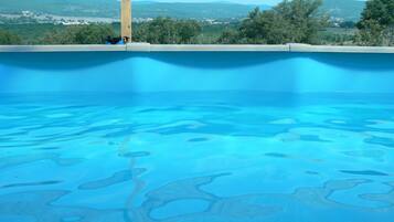 Kolam renang outdoor