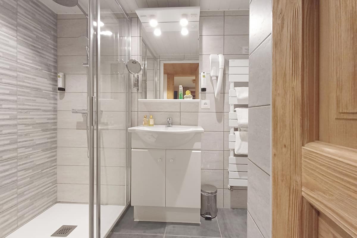 superior room, multiple beds, non smoking | bathroom | free toiletries, hair dryer, towels