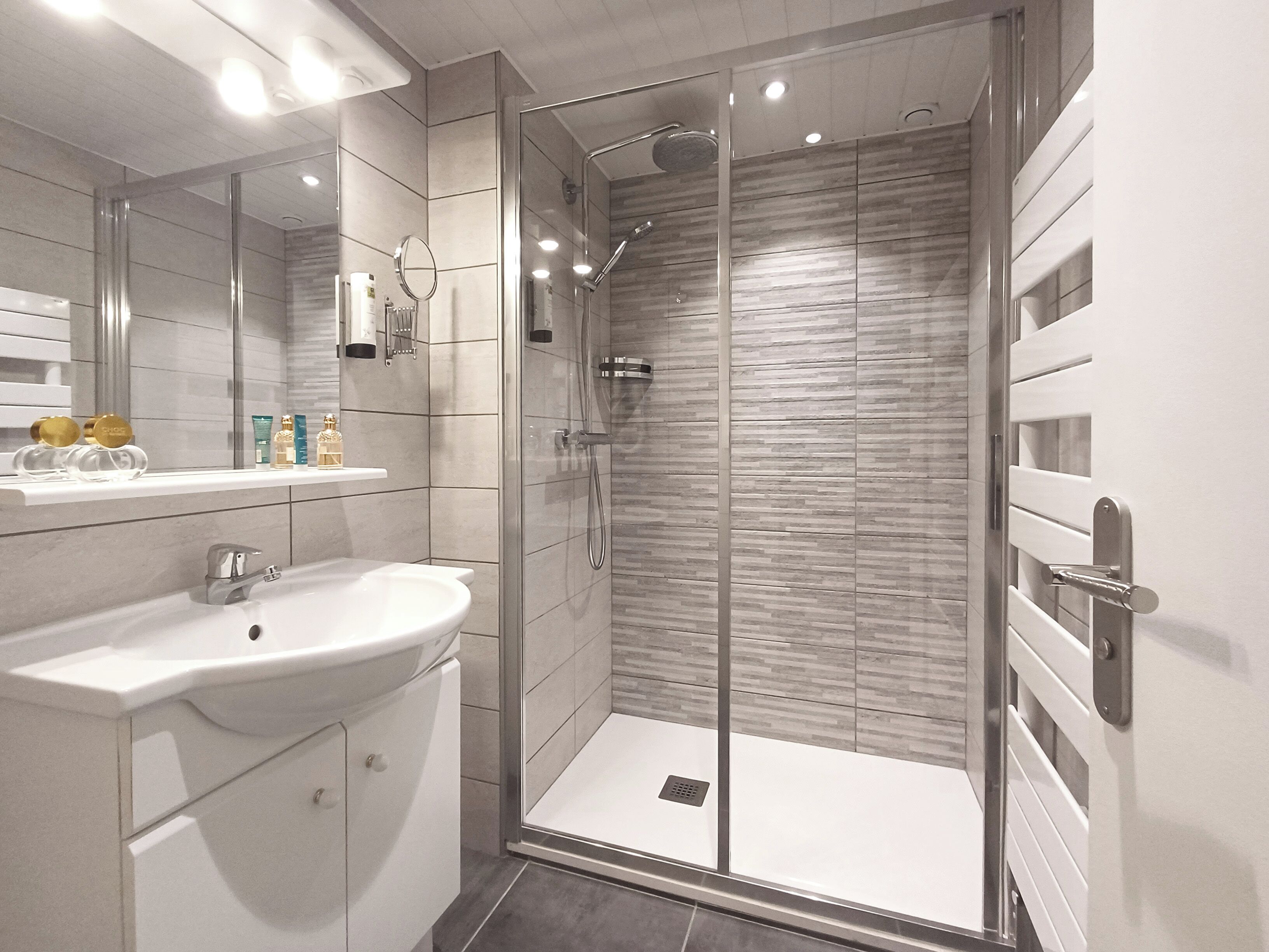 premium bedding, in-room safe, desk, soundproofing