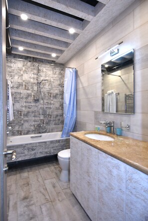 公寓, 2 間臥室 | 浴室 | 淋浴設備、免費梳洗用品、風筒、拖鞋