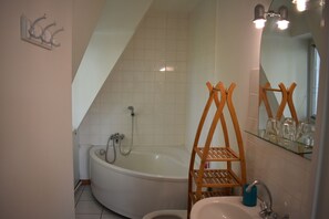 Comfort-Doppelzimmer, 1 Doppelbett | Badezimmer | Kostenlose Toilettenartikel, Haartrockner, Handtücher