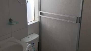 Apartment, 3 Bedrooms, Non Smoking, Private Bathroom | Bathroom