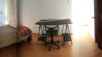 Apartamento, 3 habitaciones, no fumadores, baño privado | 3 dormitorios, escritorio, wifi gratis y ropa de cama