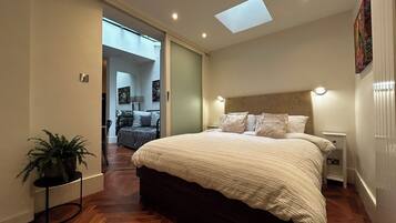 3 bedrooms, desk, iron/ironing board, travel cot