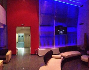 Ropa de cama de alta calidad, escritorio y cortinas blackout 