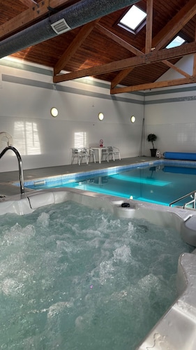 Farm Cottage 1 -  a spacious house that sleeps up to 8 guests