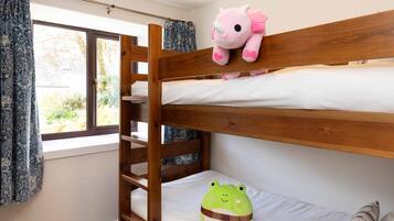 3 bedrooms, iron/ironing board, Internet