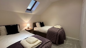 3 bedrooms, iron/ironing board, Internet