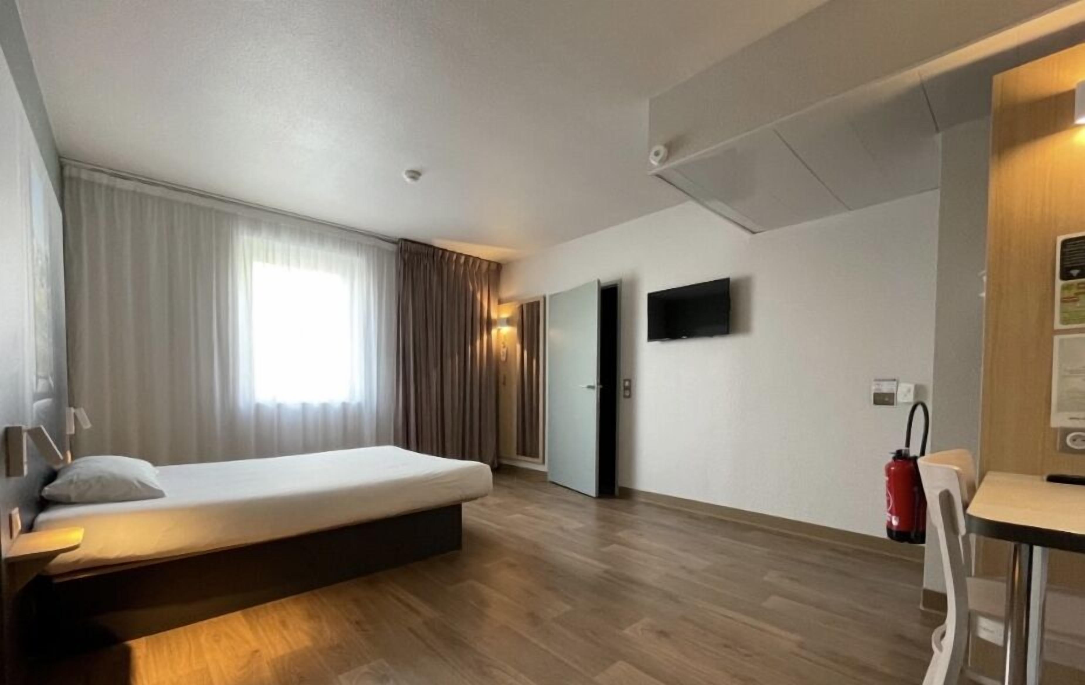 double room, accessible, non smoking | desk, blackout curtains, soundproofing, iron/ironing board