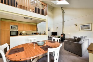 Dining - Walled Garden Mews 3 - a mews cottage that sleeps 6 guests in 2 bedrooms (Oban)