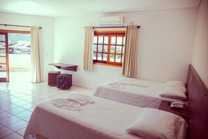 Kamar Triple Superior | Minibar, brankas, meja kerja, dan ruang kerja ramah laptop