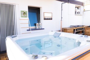 Business Apartment, 1 Bedroom | Jetted tub - Immerse Yourself in an Idyllic Situation (Bologna)