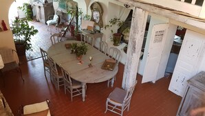 Breakfast area - Mas Les Micocouliers (Saint-Christol-Les-Ales)