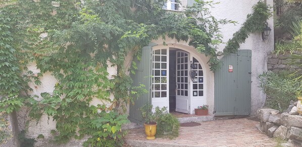 Property entrance - Mas Les Micocouliers (Saint-Christol-Les-Ales)