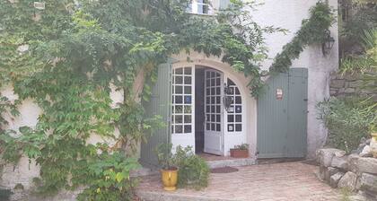 Mas Les Micocouliers