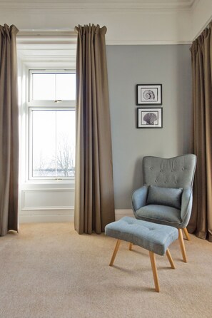 Standard Double Room, Ensuite | Premium bedding, soundproofing, iron/ironing board, free WiFi - Greenland House B&B (Castletown)