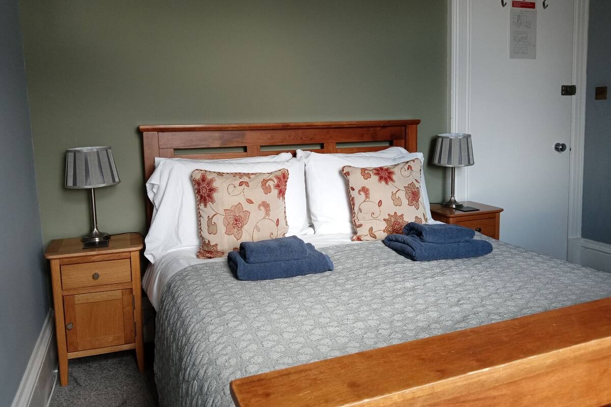 Habitación doble económica (Private External Bathroom) | 1 habitación, ropa de cama de alta calidad y insonorización