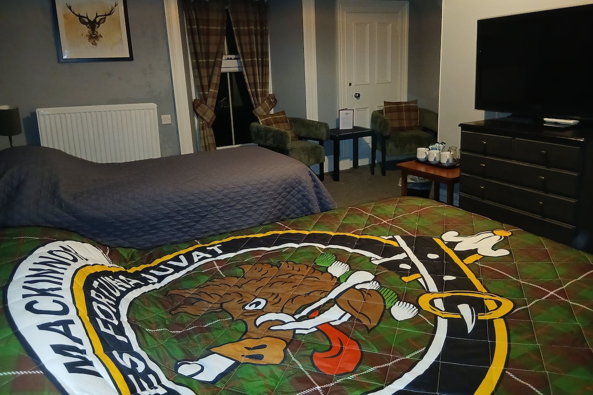 Family Room, Ensuite | Premium bedding, soundproofing, iron/ironing board, free WiFi