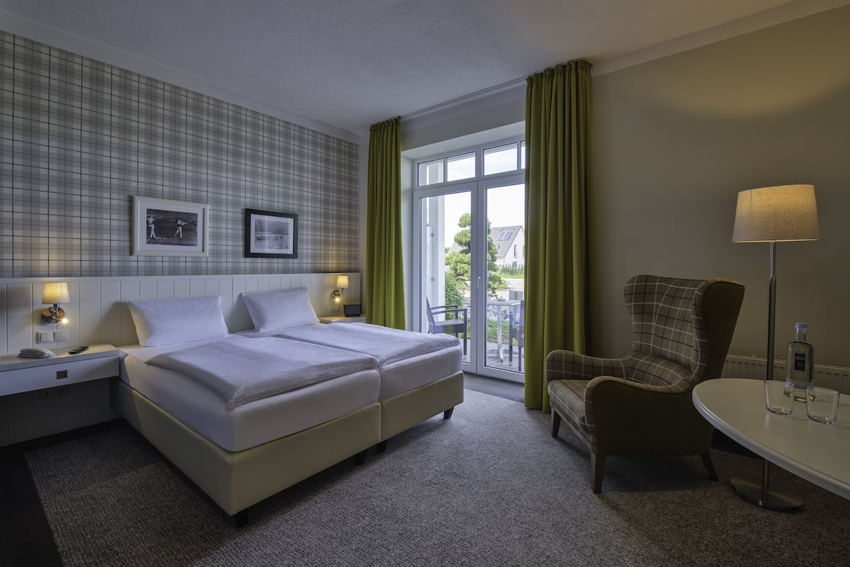 Standard Room (Countryside View) | 1 bedroom, hypo-allergenic bedding, in-room safe, blackout drapes