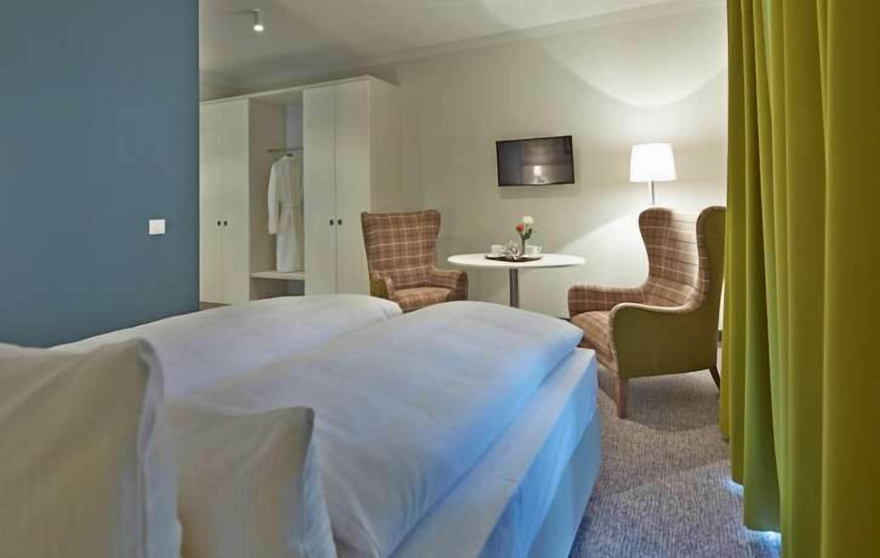 Allergikerbettwaren, Zimmersafe, Verdunkelungsvorhänge