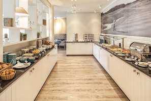 Frokostbuffé hver dag (EUR 20.00 per person)