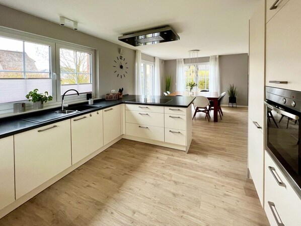 Køleskab, mikrobølgeovn, ovn, opvaskemaskine