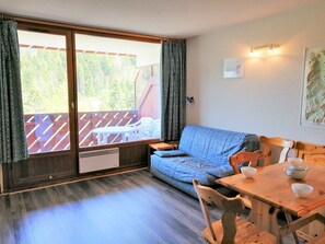 TV - 2-room apartment + cabin, 6 persons, Morillon 1100, at the foot of the slopes (Morillon 1100)