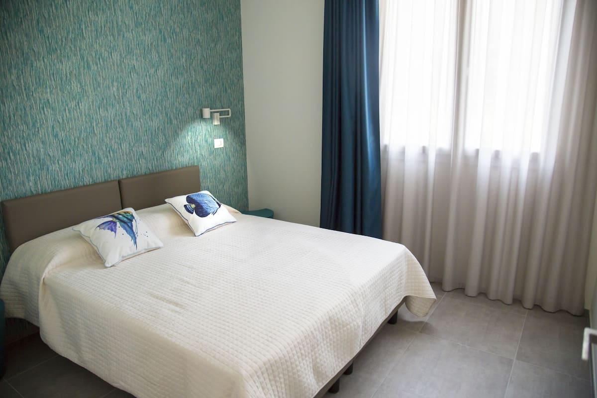 Een minibar, verduisterende gordijnen, geluiddichte muren, gratis wifi