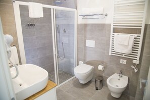 Studio | Bathroom - Rivabella Suite Apartments (Rimini)