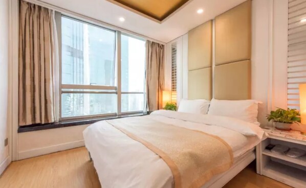 Suite – business | Skrivebord, blendingsgardiner og wi-fi (inkludert)