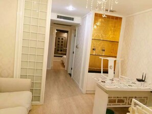 Suite – deluxe | Skrivebord, blendingsgardiner og wi-fi (inkludert)