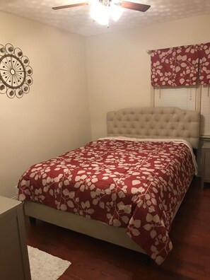 3 bedrooms, iron/ironing board, WiFi, bed sheets