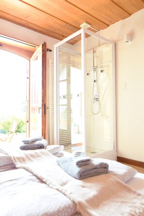Deluxe Double Room, Lake View, Lakeside | Bathroom amenities | Shower, deep-soaking bathtub, hair dryer, towels